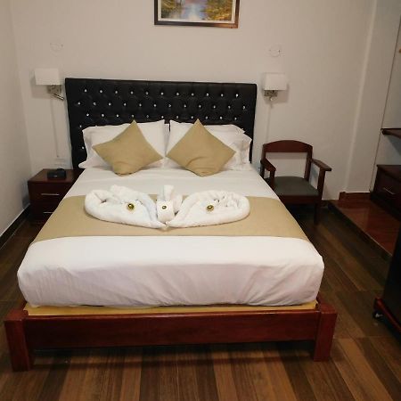 Hotel Tambopata Inn Puerto Maldonado Exteriör bild